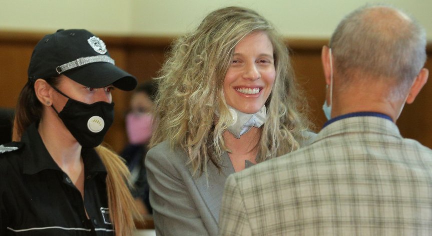 Гледат мярката за неотклонение на Лиляна Деянова