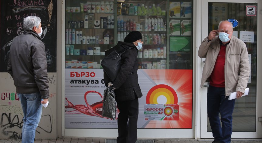 40% скок в продажбите на маски в аптеките