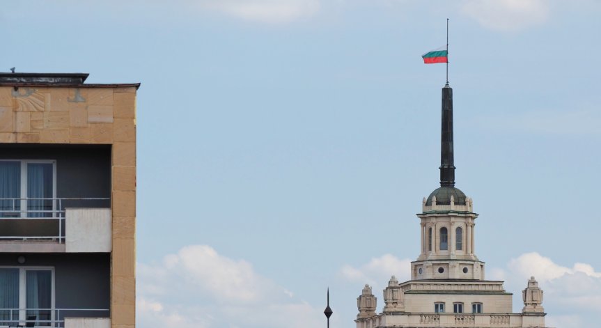 Скърбим за жертвите от Царево, знамената на институциите са свалени наполовина