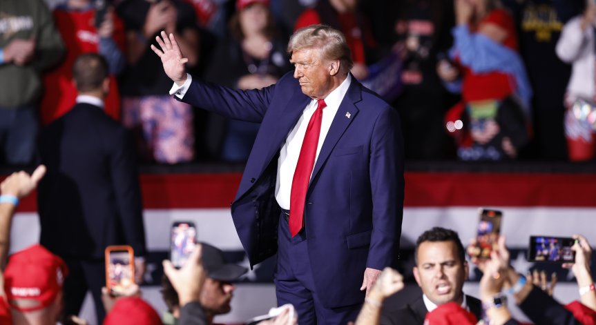 Милър е един от най-дългогодишните помощници на Тръмп.