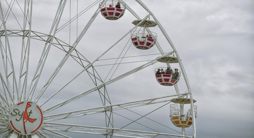 Тримесечен затвор грози двойка, отдала се на ласки на виенско колело