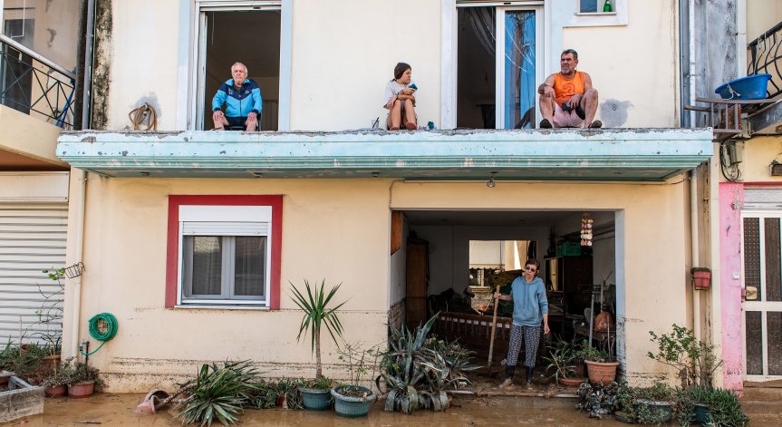 Улиците в Гърция отново се превърнаха в реки, пътища са блокирани