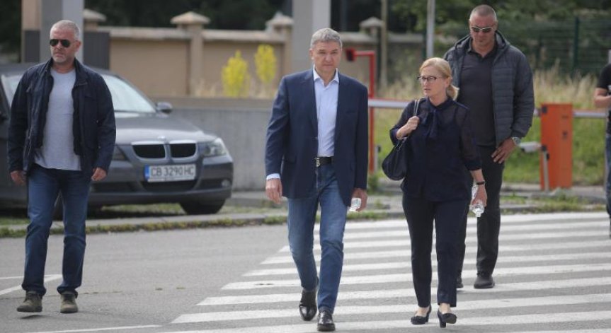 Дадоха на съд Бобокови, Живков и още трима заради боклуците