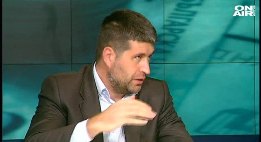 Все повече хора плащат данъци с карта