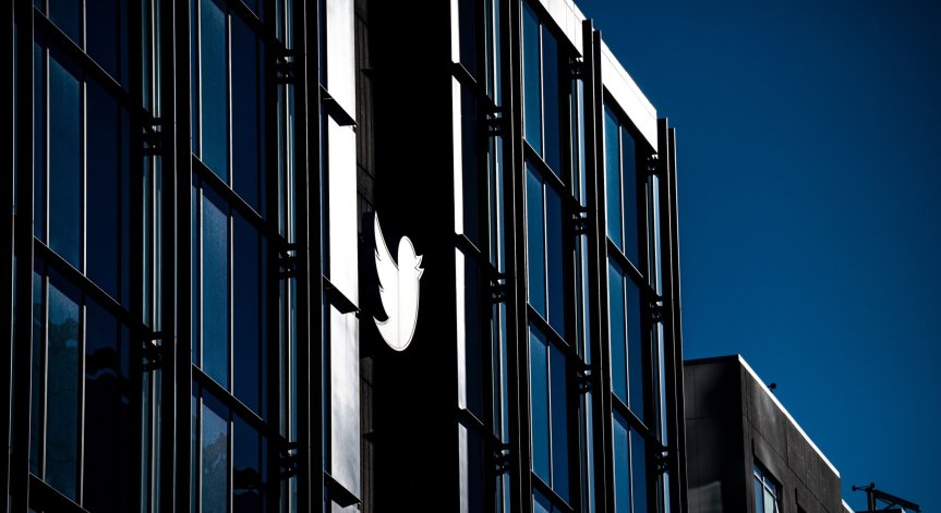 Twitter спря акаунта на мъжа, следил движението на личния самолет на Мъск