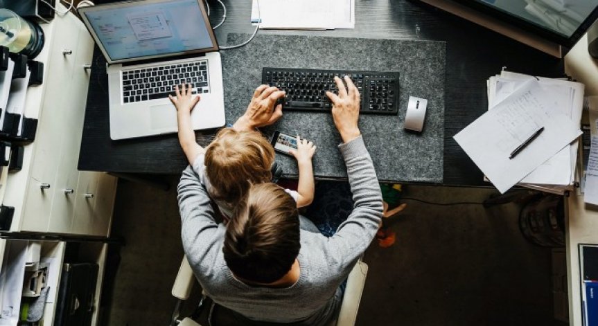 Бащите работят повече от мъжете без деца