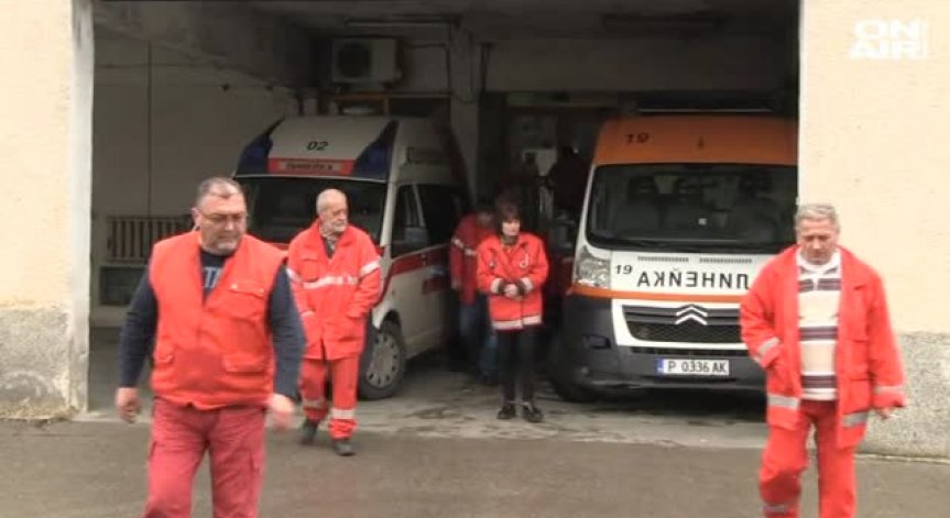 Фелдшерите и шофьорите от Спешната помощ в Русе оттеглят оставките си