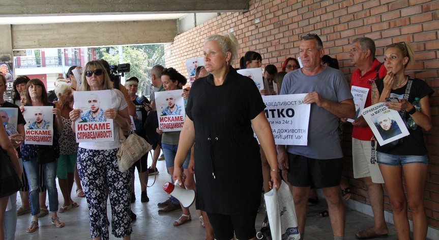 Близки на убития Димитър от Цалапица затварят пътя Пловдив-Пазарджик