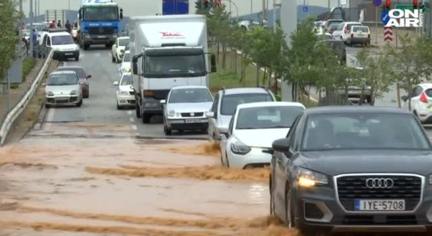След потопа в Гърция, властите се борят с последиците