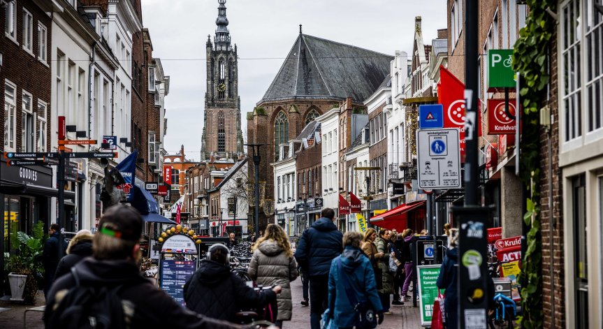 Данните на Евростат показаха, че инфлацията в сферата на услугите се е понижила от 4% до 3,9%.