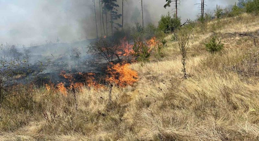 Екипи остават на терен.