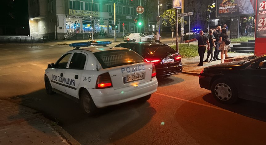 Пиян полицай катастрофира в кола с дете във Велико Търново