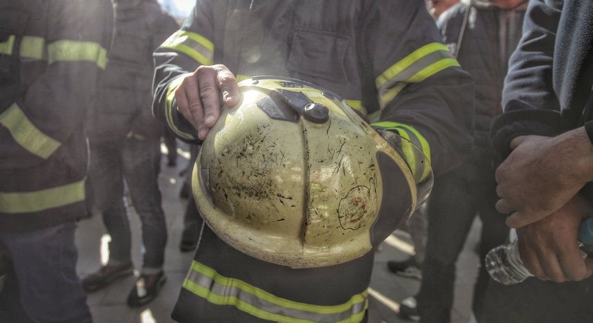 42 пожара бушуват в страната