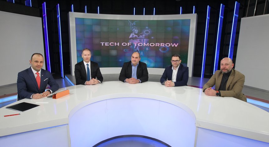 Tech of Tomorrow: Изкуственият интелект все още е далеч от това да замени човека