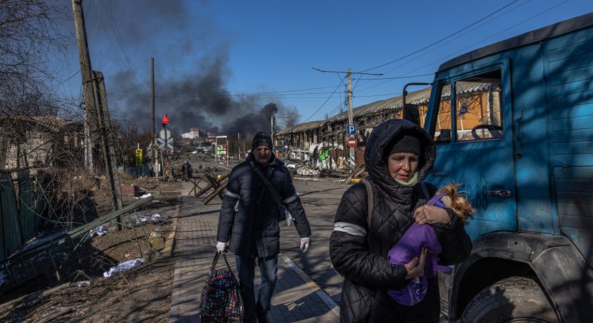Ракетен обстрел по жилищни сгради в Киев, има загинали и ранени