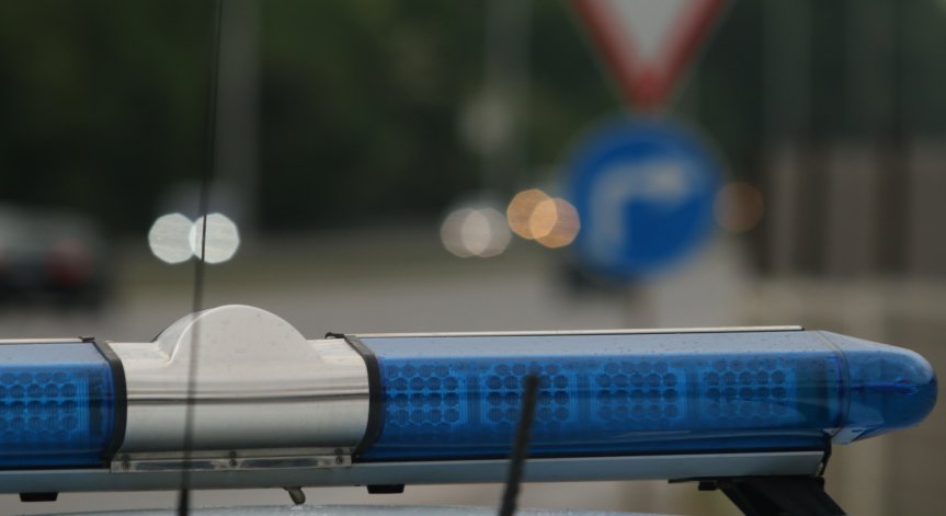 Баячки ограбиха възрастна жена, за да я спасят от страховете за Ковид-19