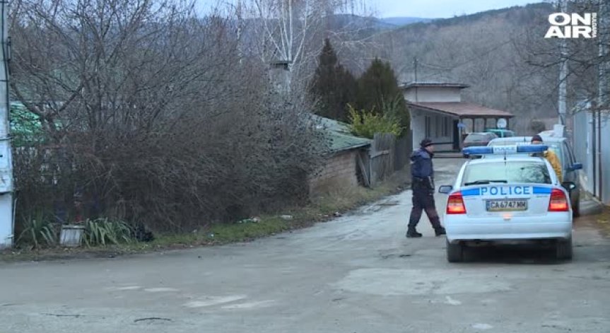 Откриха автомобила на убитото семейство в Нови Искър