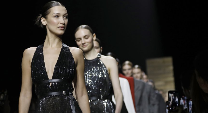 За прекрасна и блестяща кожа на Бела Хадид има няколко тайни...