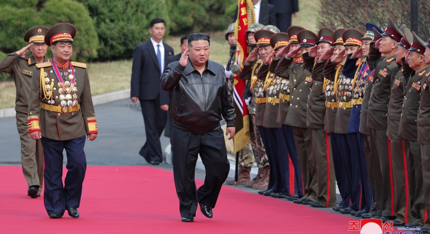 Ким Чен Ун: Сега е времето да сме готови за война