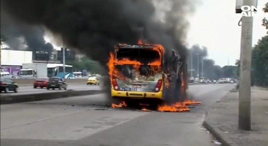 Гангстери опожариха автобуси в Бразилия 