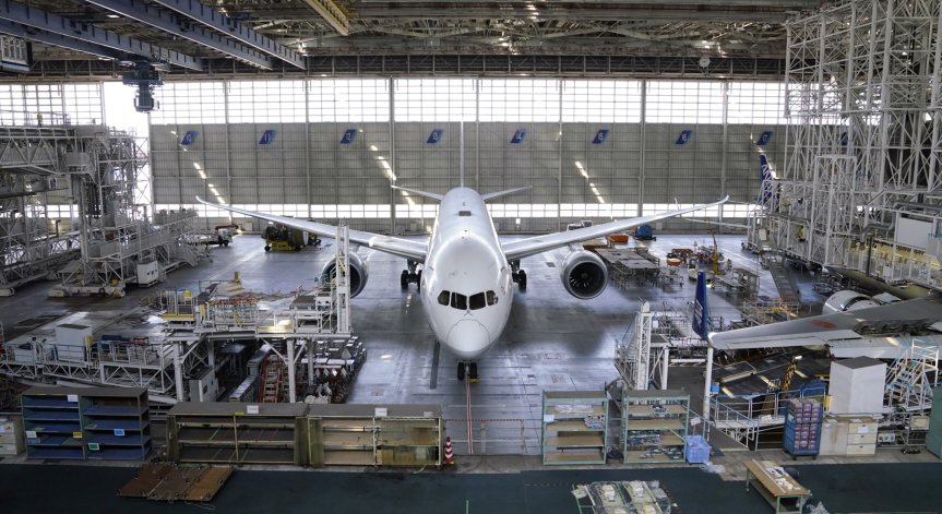 Boeing забавя поръчки за 787 заради дефект