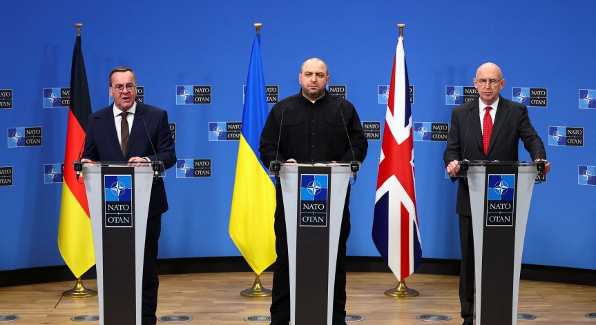  Решението взеха на съвместна пресконференция в НАТО.