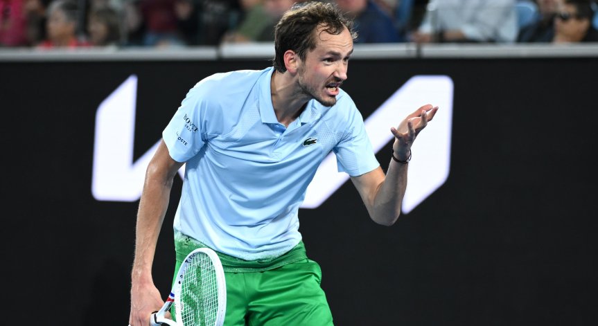 Мачът продължи 5 часа.