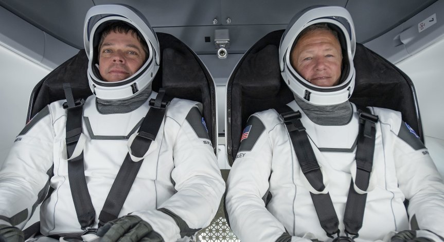 SpaceX планира да прати хора в космоса