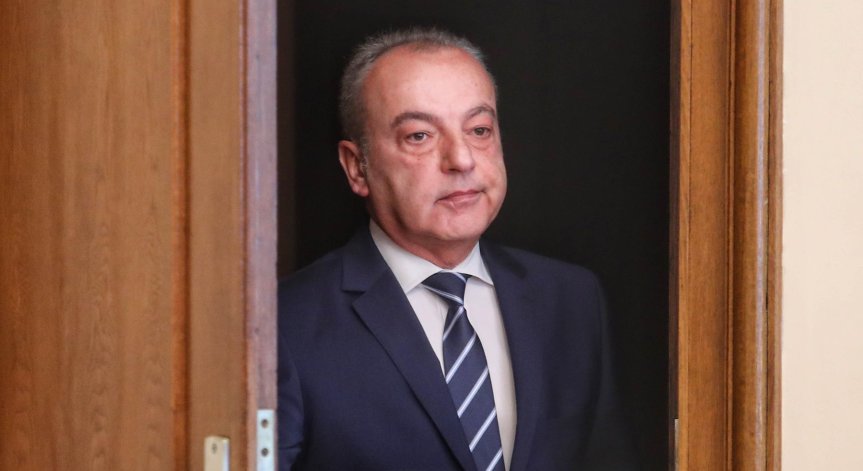 Гълъб Донев се оттегля до края на седмицата по здравословни причини