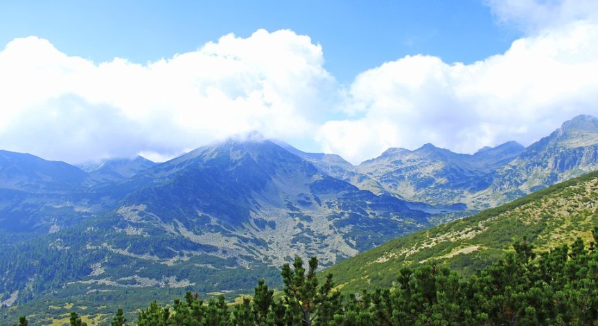 Тежка спасителна акция в Пирин, издирват овчар