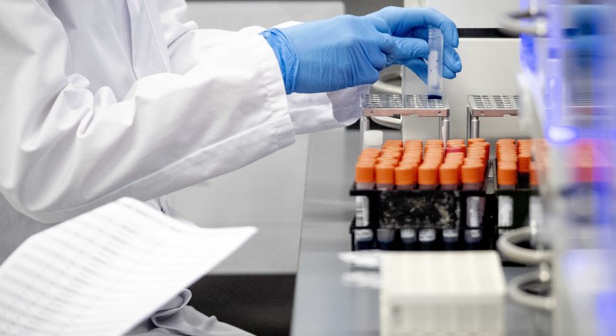 Учени установиха над 40 различни щама на Ковид-19 в Тунис  