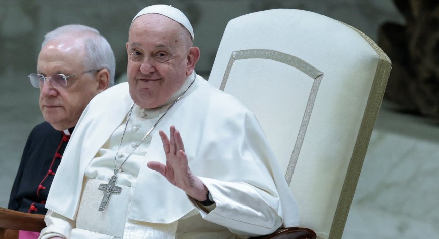 Папа Франциск получава интензивно лечение.