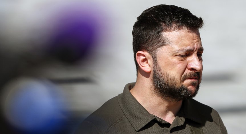 Зеленски лети към София с правителствения самолет на България