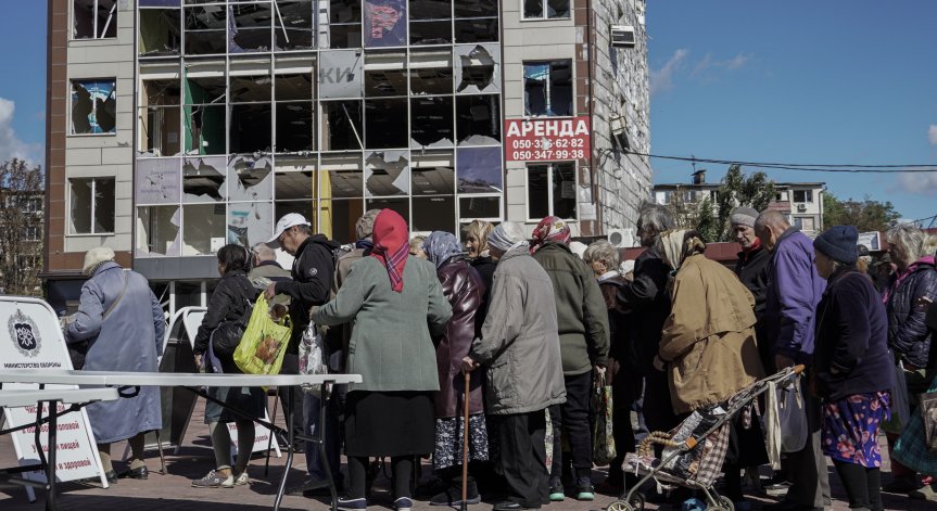 Евакуират цивилни граждани от Херсон, нови жертви при атака в Николаев