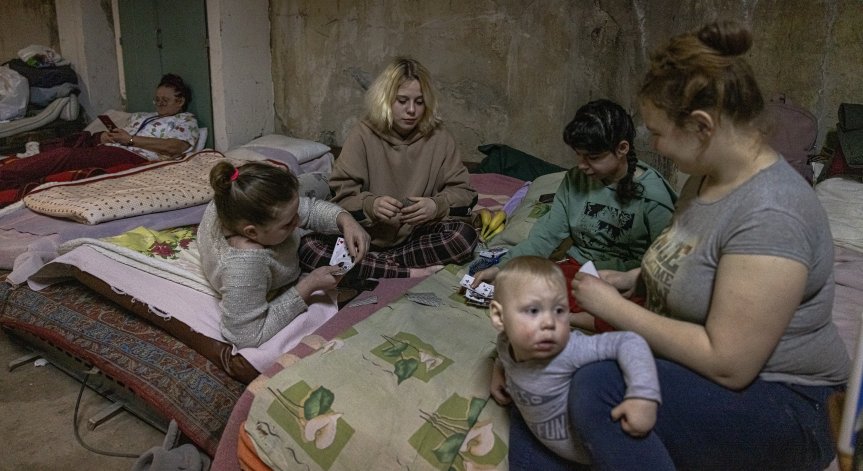 Пращаме палатки, спални чували, ел. генератори и лекарства на Украйна