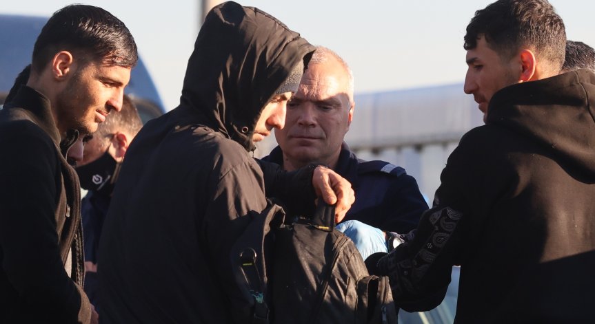 Влачене, тропане... Наемателите над нас са мигранти, говорят само арабски 