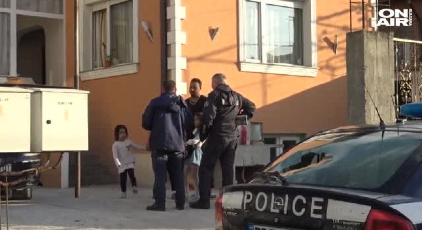 Алкохол, съседски скандал, потрошена патрулка и няколко задържани в Куклен