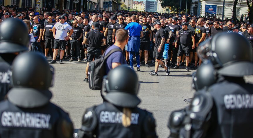 Дрога, сбиване, пиратки,хулиганство: 16 фенове в ареста след мача ЦСКА - 
