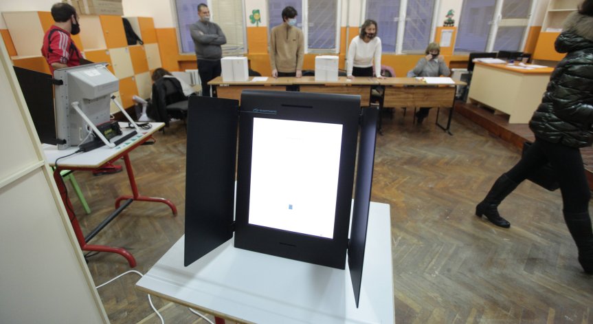 Отново проблем с машините, 7 секции ще гласуват с хартиени бюлетини