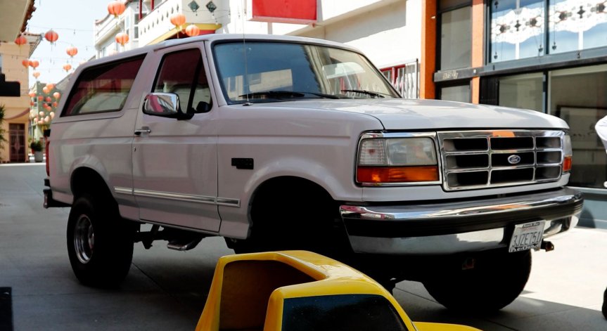 Легендарният бял Ford Bronco на О Джей Симпсън се продава за $500 000?