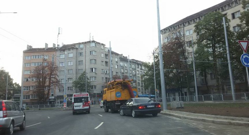 Кръговото на Руски паметник вече е отворено за движение