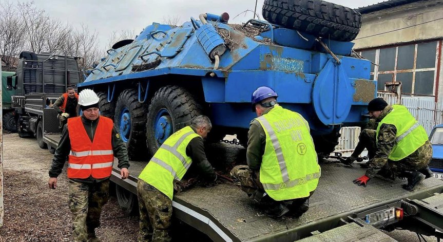 Защо България бави обещаната военна помощ за Украйна?