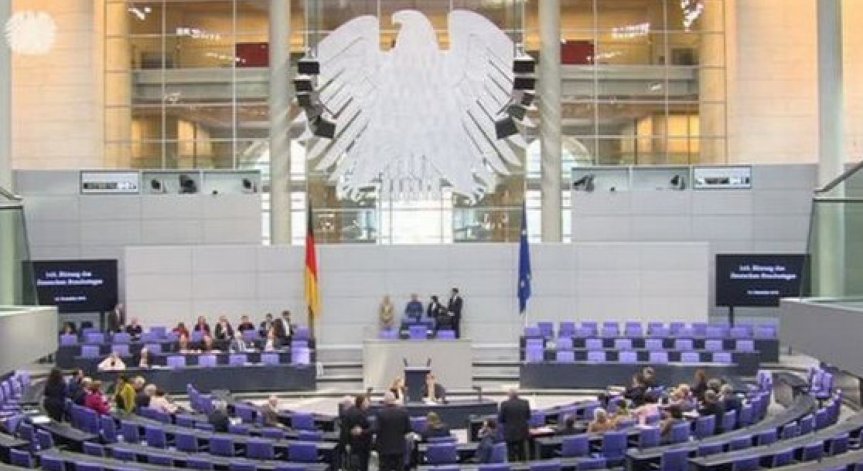 Меркел приема бъдеще на Сирия без Асад