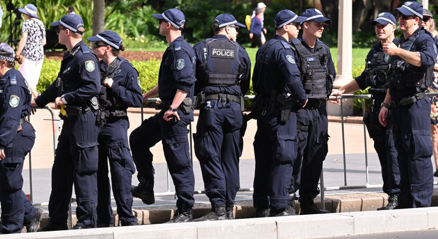 Новозеландската полиция откри в океана 3,2 тона дрога за $316 млн.