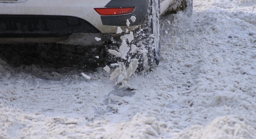 Вижте най-опасните автомобили при заледени пътища