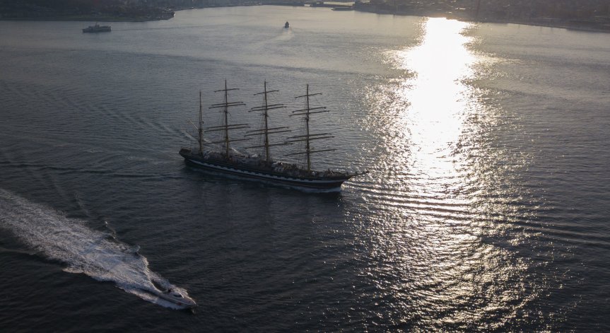 Кораб с български моряци е нападнат от пирати, някои са взети за заложници