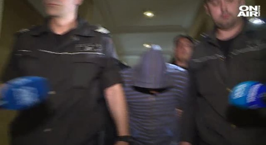 Съдът остави в ареста обвинения за блудство в столично училище