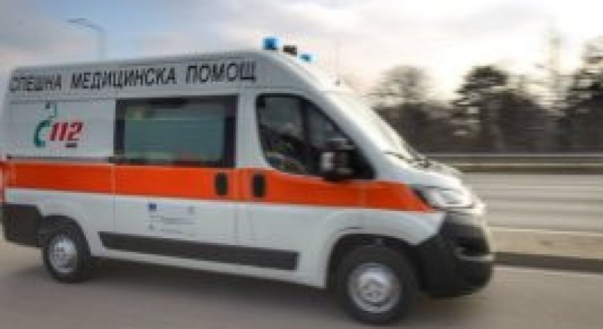 Един загинал и двама в болница след тежка катастрофа в област Ямбол