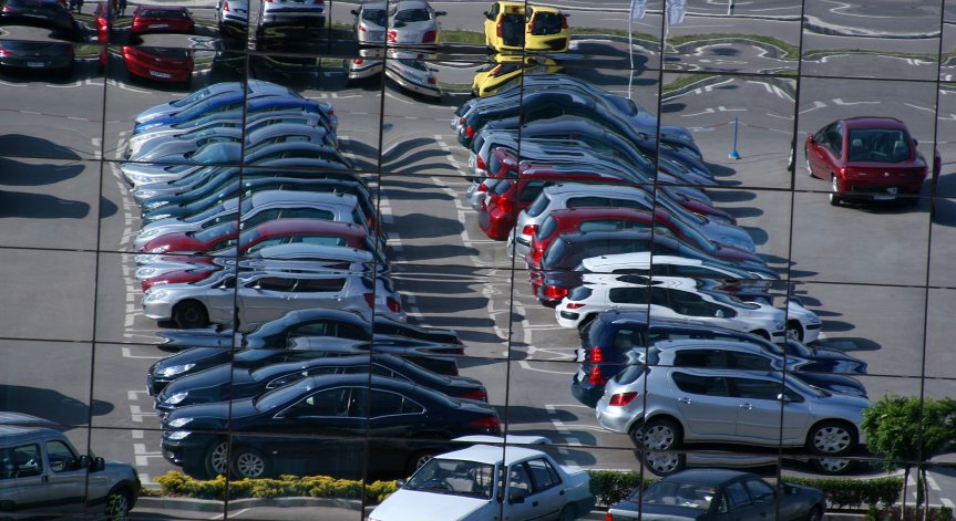 Продажбите на автомобили у нас с 37,6% спад през август