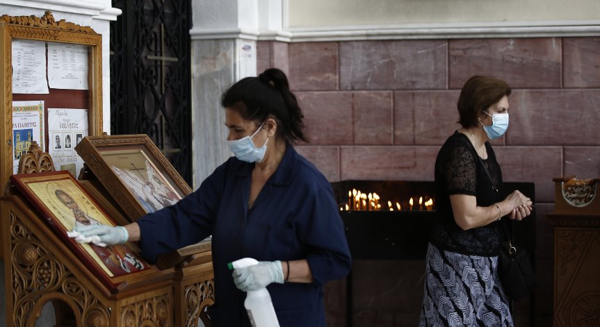 Нови Ковид мерки в Гърция: На църква – само с отрицателен тест